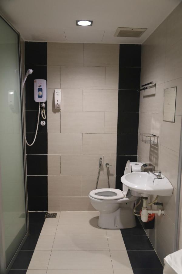 Kampung Baharu Sungai Buluh Wl Hotel מראה חיצוני תמונה